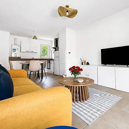 T2 Moderne Avec Balcon Et Stationnement Gratuit