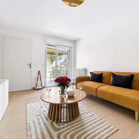 T2 Moderne Avec Balcon Et Stationnement Gratuit