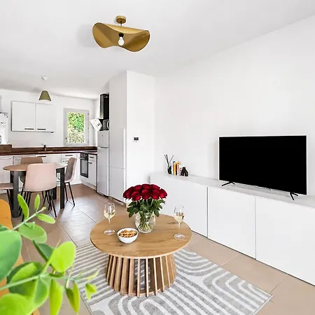 T2 Moderne Avec Balcon Et Stationnement Gratuit