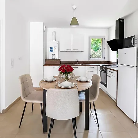 Appartement T2 Moderne Avec Balcon Et Stationnement Gratuit *