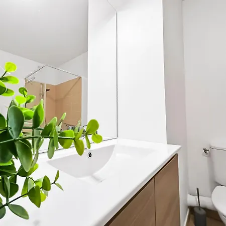 T2 Moderne Avec Balcon Et Stationnement Gratuit *